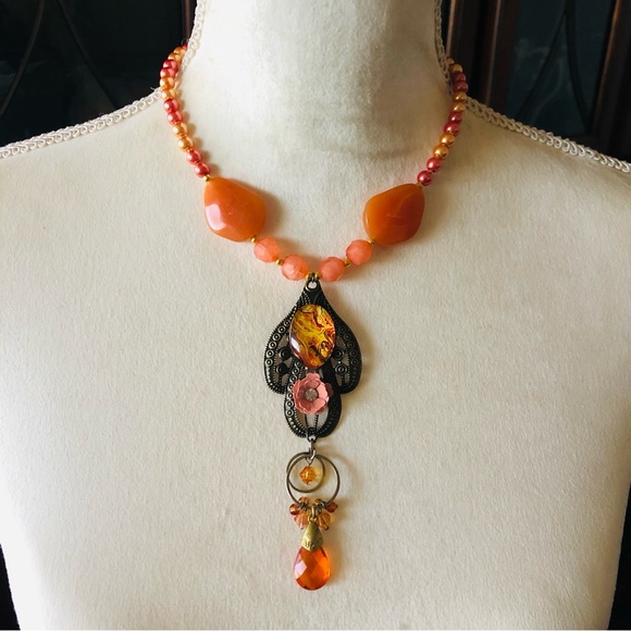 Handcrafted repurpose cabochon filigree pendant Czech glass Pearl necklace - Picture 2 of 9